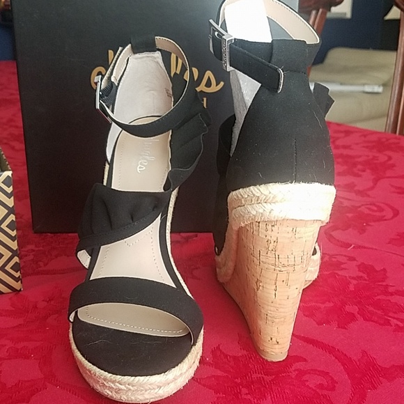 COPY - 🎉My first HP🎉 Charles David black wedges - Picture 5 of 8